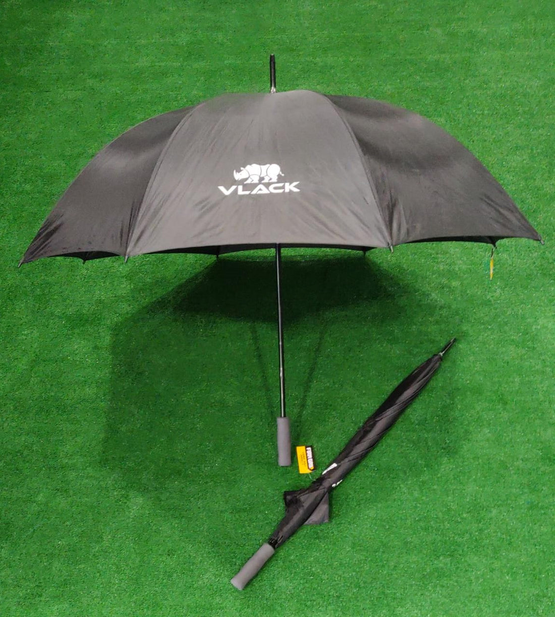 Large Shade Umbrella  vlack